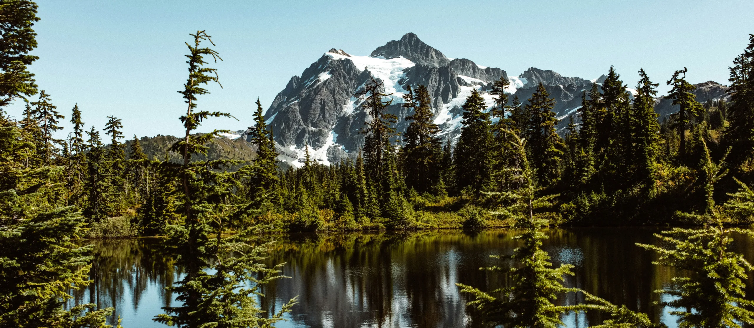 Image of mountains and lake for Allianz