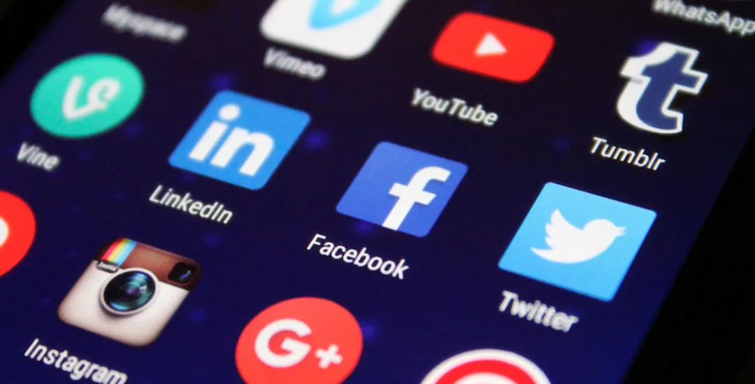 What Actually Works in ETF Social Media Campaigns Smartphone screen with LinkedIn, Twitter, and YouTube apps, representing social media platforms used by ETF issuers to build visibility and reach advisors.